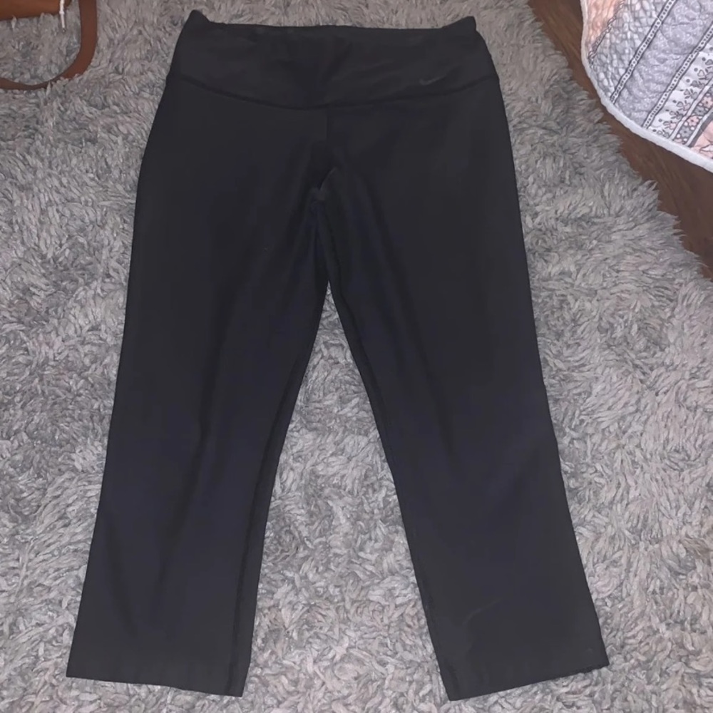 NIKE black cropped leggings small